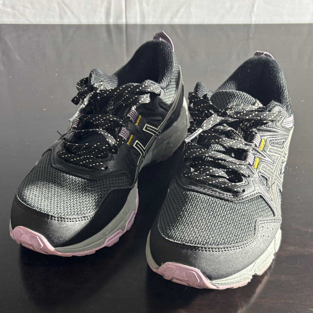 Women's Black and Pink Athletic Shoes